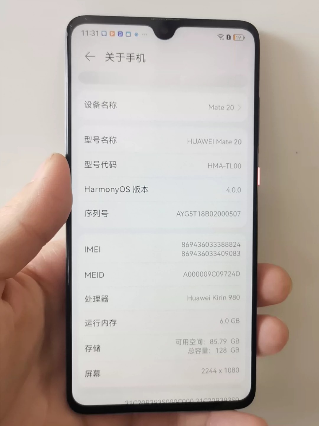 #华为华为mate20 95新6+128g 全原装一直贴膜，刚刚拍照才撕了贴膜 所有功能完好，电池杠杠滴。仅正常使用痕迹。980配合鸿蒙系统相当能打，行云流水。